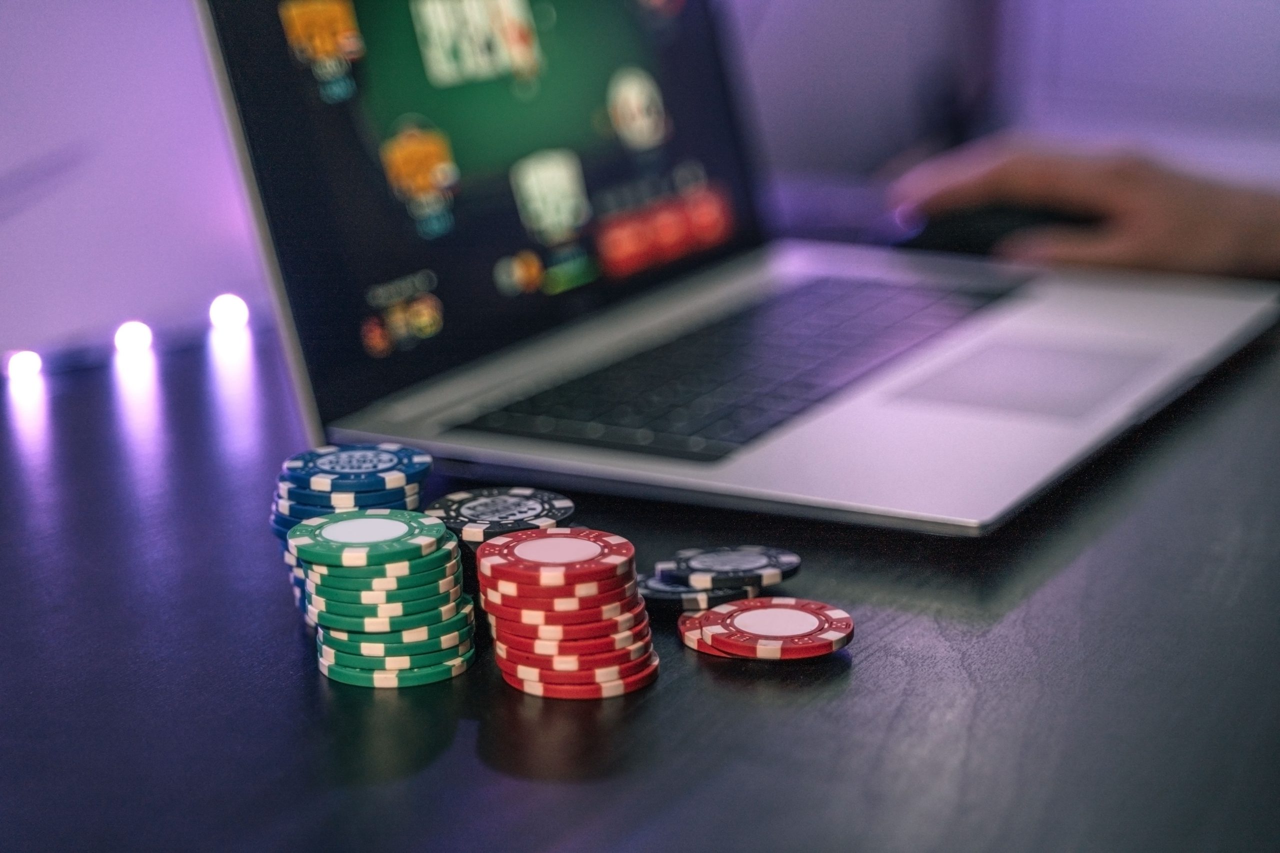The Advantages of Online Gambling - EG INITIATIVE